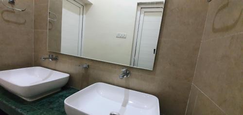 Courtallam Apartment | Pet-Friendly Shree Suites with Pool and Hot Tub Access