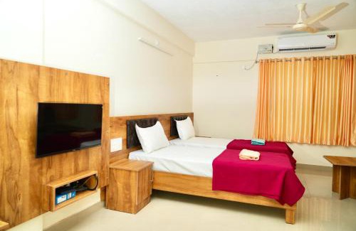 Udupi Hotel | Budget-Friendly Stay at Shree Swarna Comforts for Families