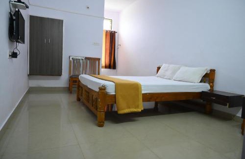 Murudeshwara Cabin | Budget-Friendly Shree Vinayaka Residency with Oceanfront Views