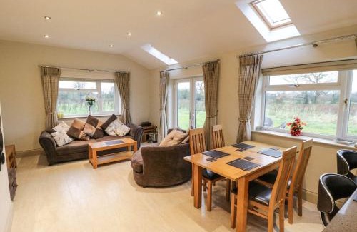 Blackburn House | Inviting Shreyas Cottage: Rated 8.8/10, Family-Friendly Stays