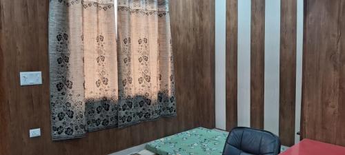 Vrindavan Apartment | Charming Shri Ji Nikunj: Pet-Friendly Retreat Awaits