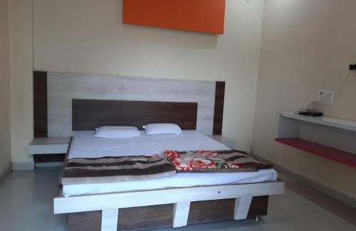 Hingoli Hotel | Budget-Friendly Shri Krupa Bhakta Niwas & Lodging for Families