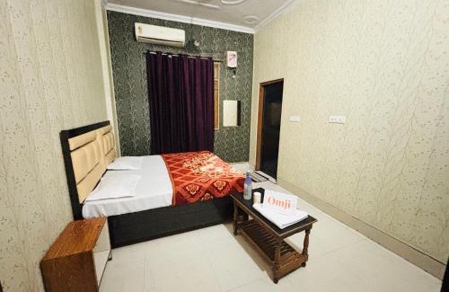 Faizabad House | Shri Ram Janki Ashram by Omji - 10 min walk to Hanuman Garhi temple