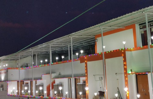 Orchha Hotel | Cozy Shri Ramraja Guest House: Family & Pet Friendly Stay