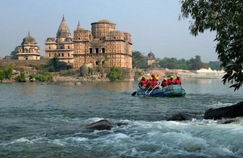 Orchha Hotel | Cozy Shri Ramraja Guest House: Family & Pet Friendly Stay