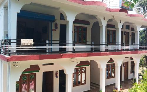 Narainkoti Bed & Breakfast | Family-Friendly Stay at Shri Sher Palace by StayApart