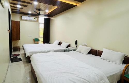 Ujjain Hotel | Discover Shri Shiv Ganga Bhakt Niwas: Family-Friendly Stay