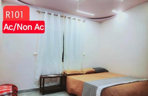 Akalkot Hotel | Pet-Friendly Shriguru Guest House in Akkalkot - Rated 9.1