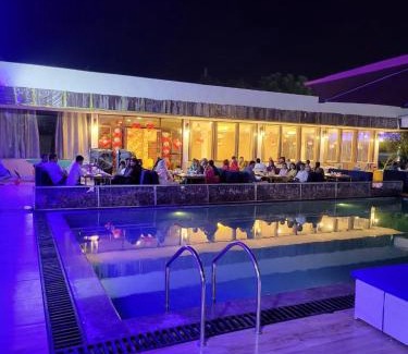 Marhi Hotel | Guest Rated 10/10: Shriji Resort with Pool & Breakfast
