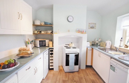 Kessingland Cottage | Outstanding 2-Bedroom Getaway with Oceanfront Views
