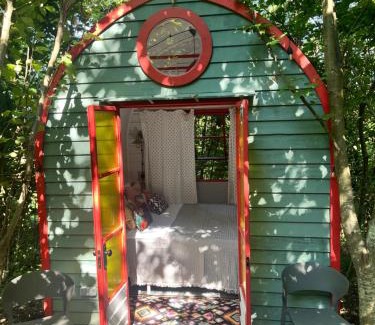 Guria House | Guest Rated 10/10 at Shromantic Garden: Pet & Child Friendly