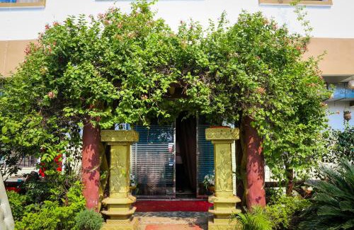 Khandwa Resort | Relax at Shubh Parisar: Oceanfront Retreat with Spa & Pool