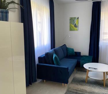 Szilvasvarad Apartment | Pet-Friendly Shubu GARDEN Vendégházak with Ocean Views