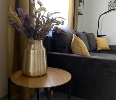 Szilvasvarad Apartment | Pet-Friendly Shubu GARDEN Vendégházak with Ocean Views
