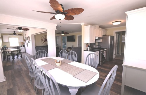 Mexico Beach House | Discover Shuckers & Beaches at Mexico Beach, FL - 10/10 Stay