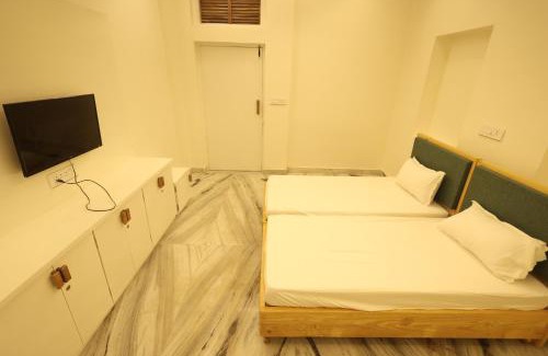 Udaipur Bed & Breakfast | Cozy Shuddhi Villa with Kitchen & Pet-Friendly Amenities