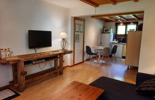 Le Grand-Bornand Apartment | Convenient Stay with WIFI & Shuttle at Chalet's Base