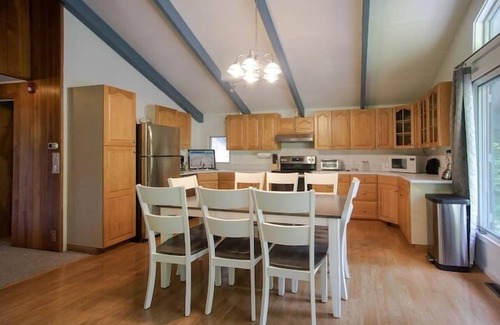 Stratton Mountain House | Explore The Powder Haus Chalet: Walk to Village & Lifts!