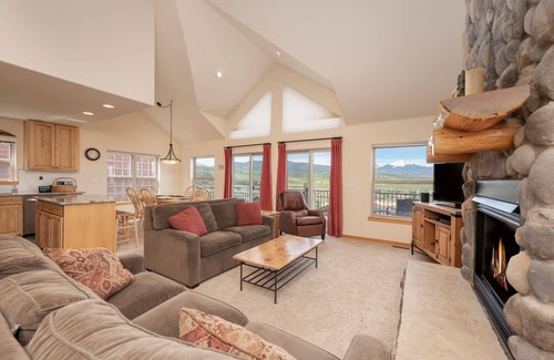 Fraser Condo | Experience Breathtaking Views and Pet-Friendly Comfort