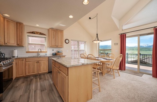 Fraser Condo | Experience Breathtaking Views and Pet-Friendly Comfort