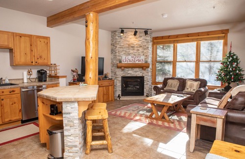 Keystone Condo | Convenient Access to Slopes with Hot Tub & Private Patio