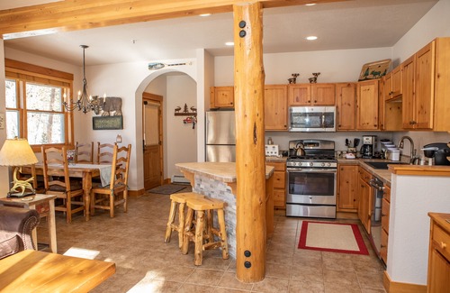 Keystone Condo | Convenient Access to Slopes with Hot Tub & Private Patio
