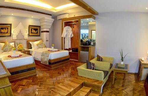 Monywa Hotel | Serene Shwe Taung Tan Hotel with Lake View & Pool Access