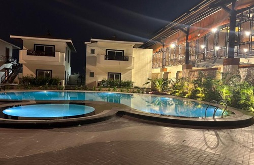 Orai Hotel | Elegant Shyama Sarovar Portico with Ocean View & Pool
