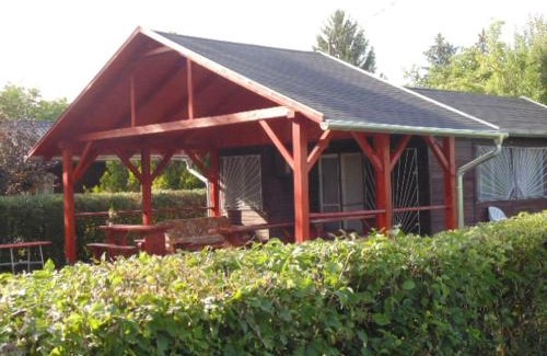 Siofok-Sosto House | Relaxing 3-Bedroom Cabin Retreat in Siófok, Family-Ready