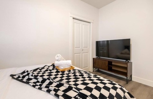 Richmond House | Cozy Si & Daniel Home Near YVR Airport with Free Parking