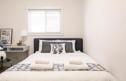 Richmond House | Cozy Si & Daniel Home Near YVR Airport with Free Parking