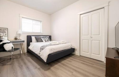 Richmond House | Cozy Si & Daniel Home Near YVR Airport with Free Parking