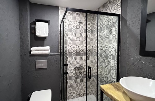 Mezetli Hotel | Budget-Friendly Jomo Hotel Mersin with Breakfast Included