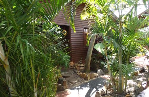 Puerto Iguazu Hotel | Cozy Stay at Si Mi Capitán: Oceanfront Cabañas Awaits!