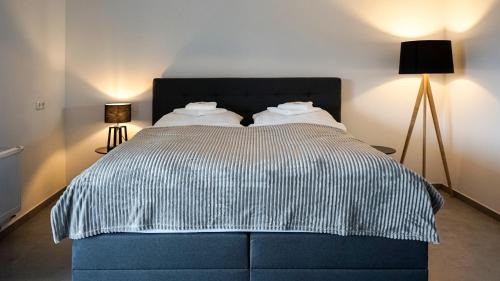 Siegen House | Inviting Si-View Double Room with Balcony and Kitchen