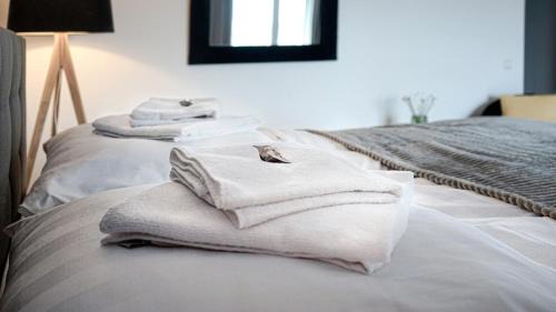 Siegen House | Inviting Si-View Double Room with Balcony and Kitchen