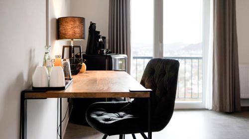 Siegen House | Inviting Si-View Double Room with Balcony and Kitchen