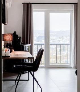Siegen House | Inviting Si-View Double Room with Balcony and Kitchen