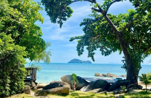 Ko Pha-ngan Resort | Relax at Siam Cookies Cottage: Oceanfront Bliss Awaits