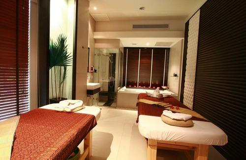 Lat Yao Hotel | Discover Siam Paradise Entertainment Complex with Spa & Hot Tub