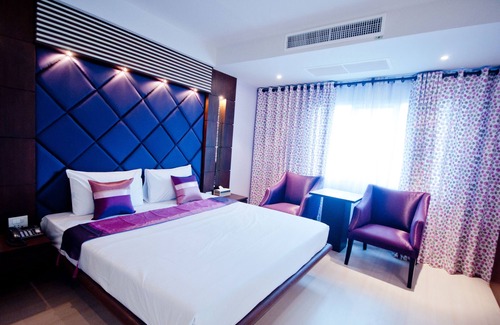 Lat Yao Hotel | Discover Siam Paradise Entertainment Complex with Spa & Hot Tub