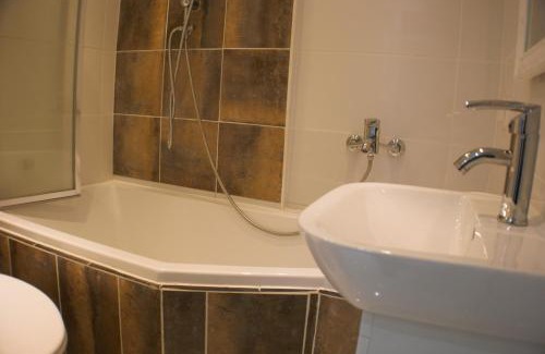 Siauliai City Center Apartment | Experience Siauliai Apartments - Ežero: Pet-Friendly Retreat