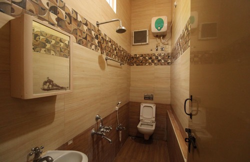 Gopalapuram Hotel | Highly Rated Sibi Lodge with Breakfast & Child-Friendly Amenities
