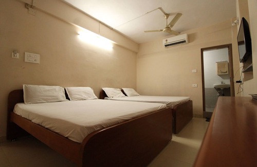 Gopalapuram Hotel | Highly Rated Sibi Lodge with Breakfast & Child-Friendly Amenities