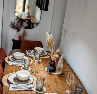 Sura Mare Apartment | Discover Sibiu City Lights: Rated 9.9, Family-Friendly Stay