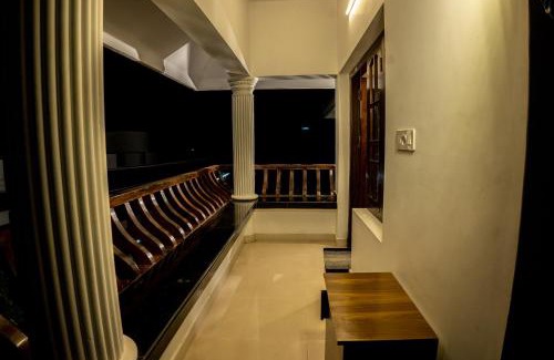 Kochi Apartment | Cozy Siby Homestay with Breakfast and Kitchen Access