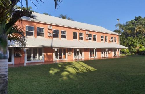 Berea House | Welcome to Sica's Guest House: Pool & Dining Awaits You