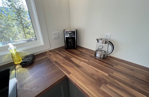 Sicamous Apartment | Beautiful Sicamous Lake View Hideaway - Rated 9.4/10