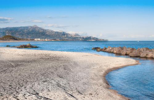 Sant'Anna Apartment | Elegant Sicilia Etna Mare: Oceanfront with Pool & High Ratings