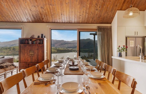 Lake Hayes House | Lake View Retreat with Hot Tub & Alfresco Dining